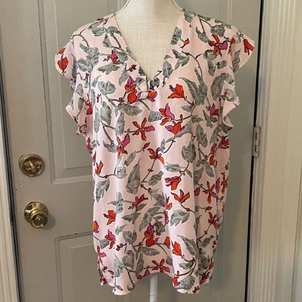 C&E V-Neck Light Pink Floral Short Ruffle Sleeves Blouse Size XL
